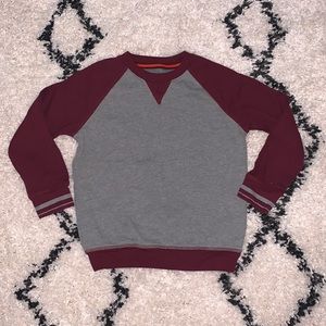 Boys sweater size S (6/7). Used.